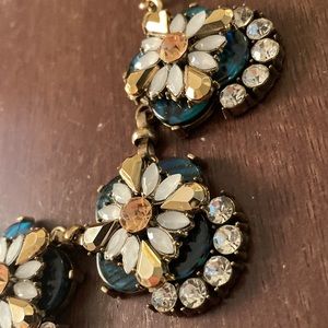 Eye catching Floral Motif Rhinestone Necklace